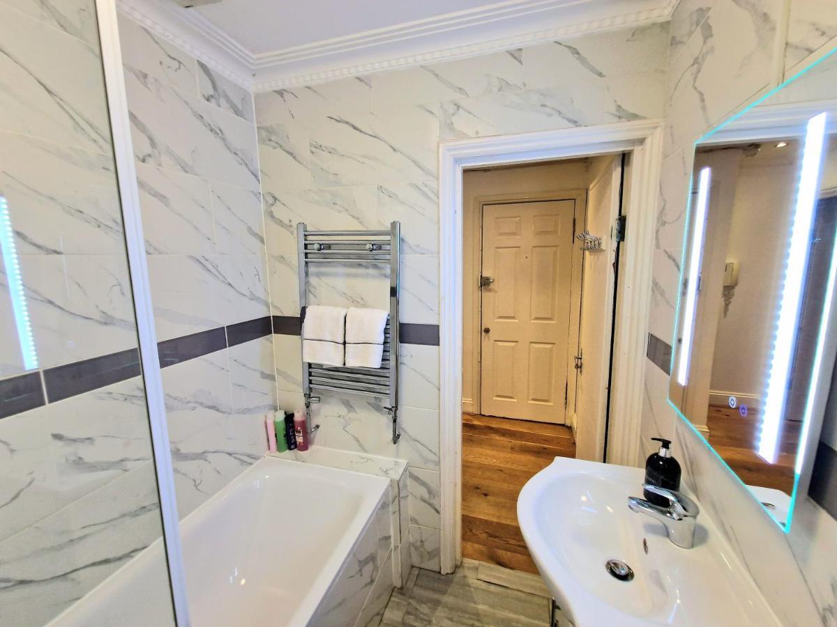 Cosy In Kensington - Great Location! 3 Minutes Walk To Earl's Court Station Appartamento *