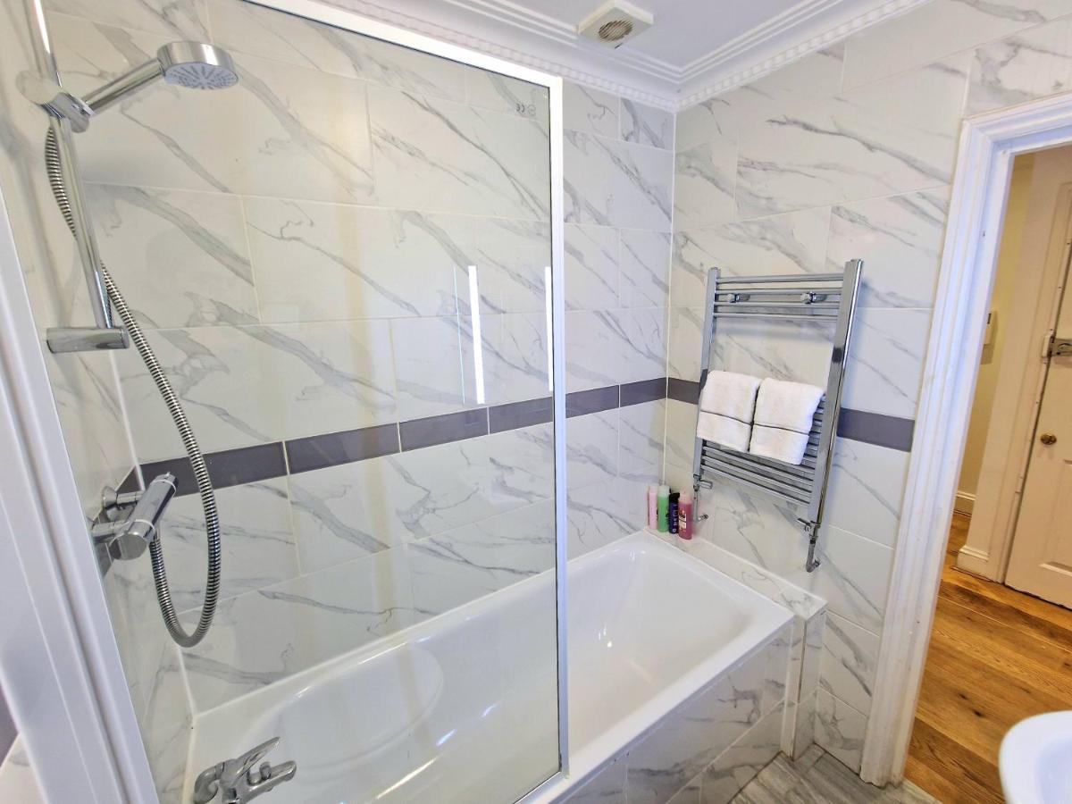 Cosy In Kensington - Great Location! 3 Minutes Walk To Earl's Court Station Appartamento